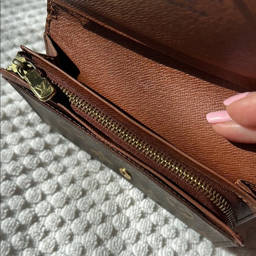 Louis Vuitton Brown and Gold Wallet - Picture 5 of 15